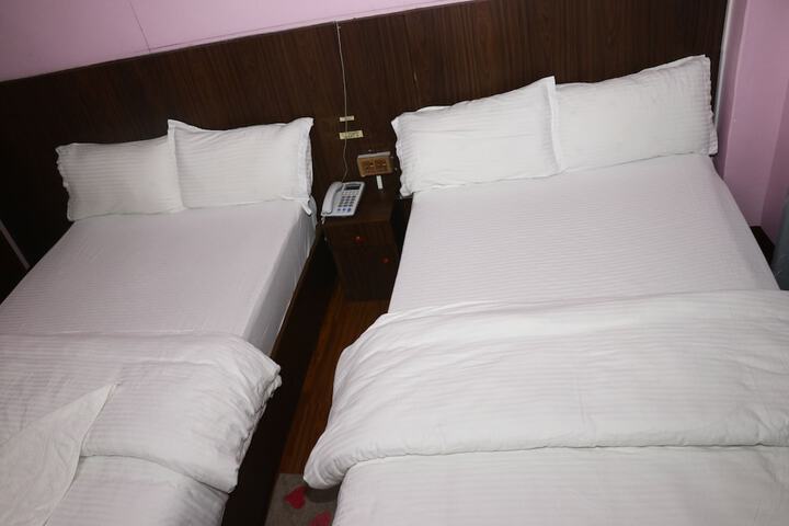 Room 11 of 27
