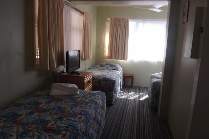 Room 17 of 34
