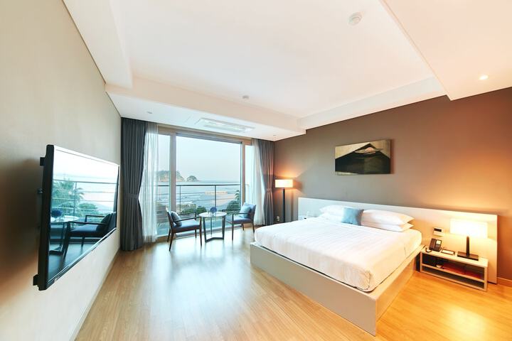 Room 10 of 107