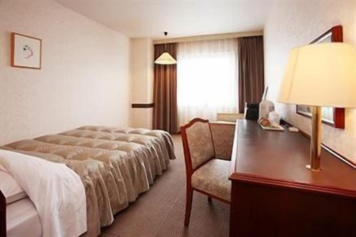 Room 3 of 51
