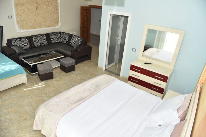 Room 4 of 31