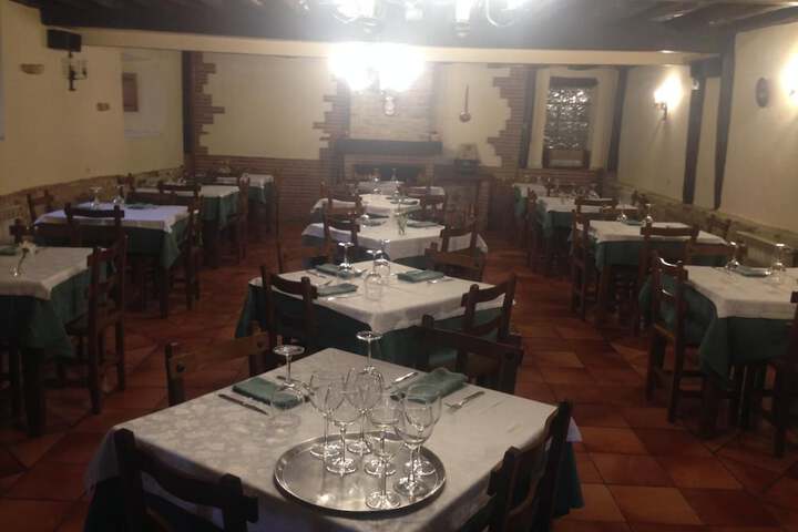 Dining 7 of 12