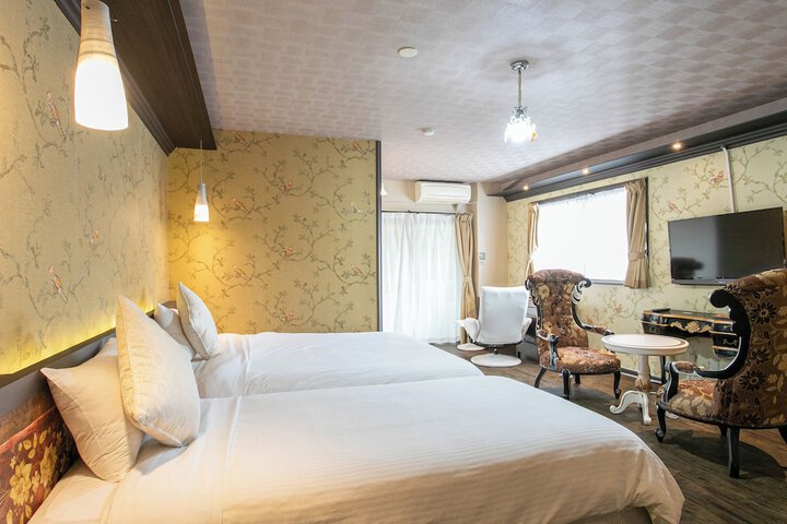 Room 14 of 83