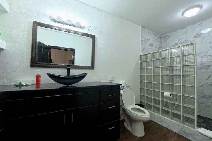 Room 13 of 27