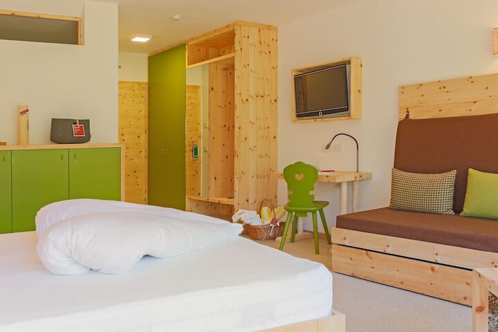 Room 3 of 51