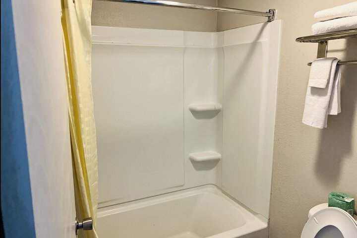 2 Queen Beds (6 of 19)