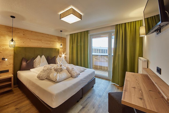 Room 3 of 99