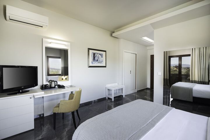 Room 9 of 37