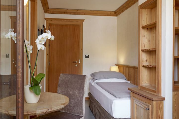 Room 15 of 73