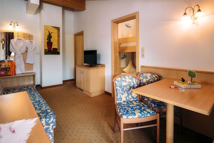 Room 45 of 98