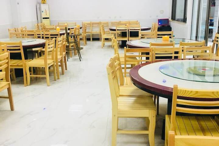 Dining 2 of 15