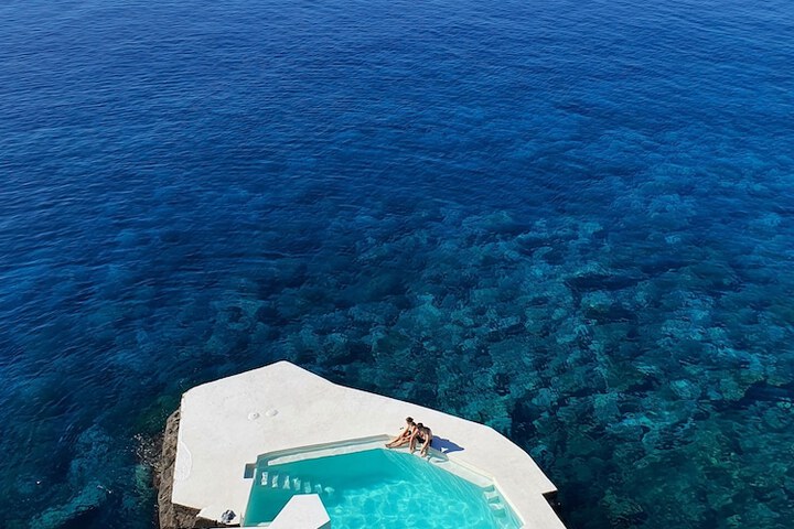 Hotel Pool
