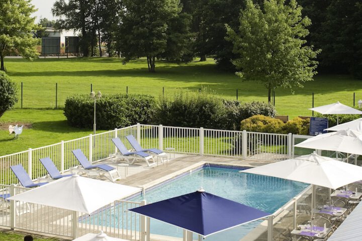 Hotel Pool