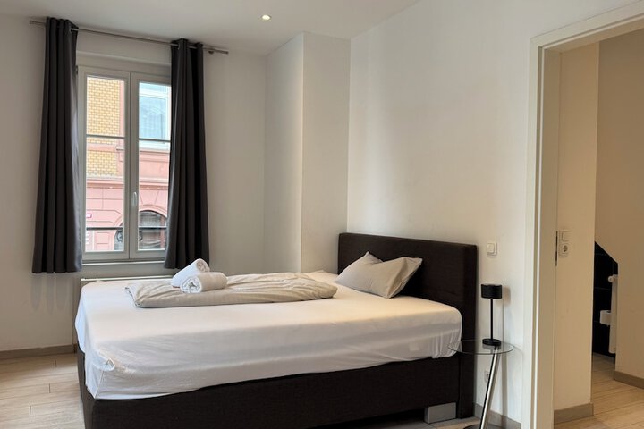 Room 2 of 69