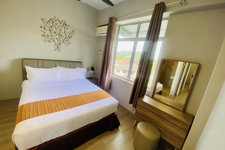 Room 8 of 71