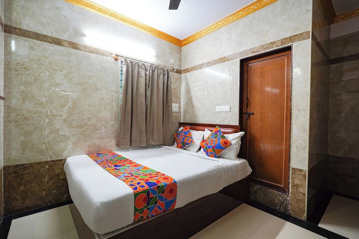 Room 16 of 28