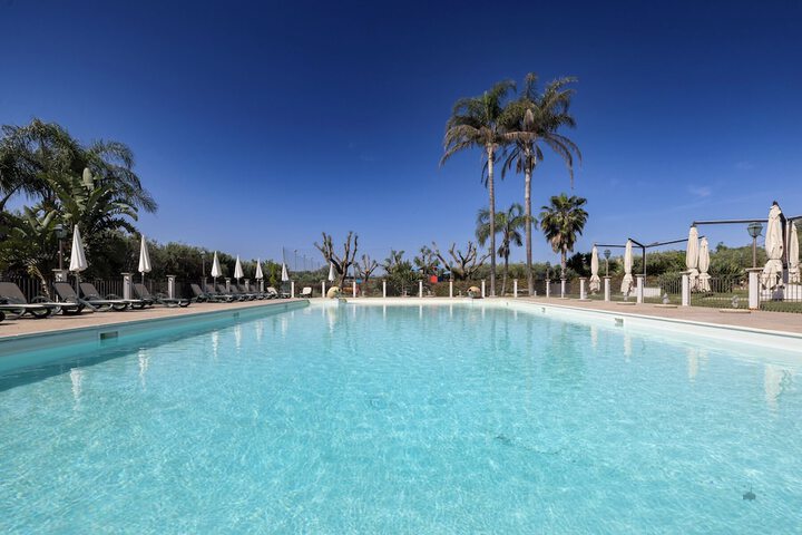 Pool 64 of 108