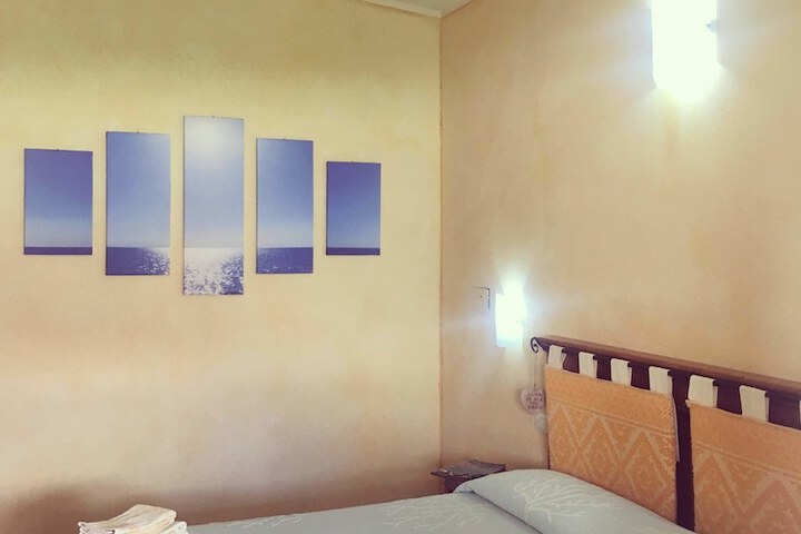 Room 6 of 30