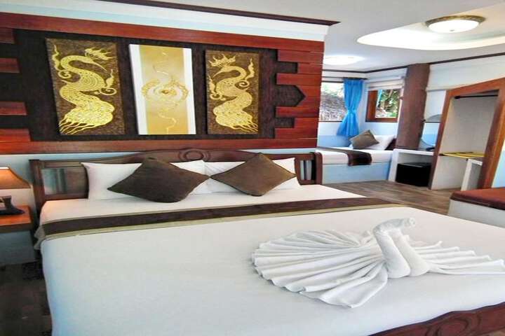 Room 6 of 160
