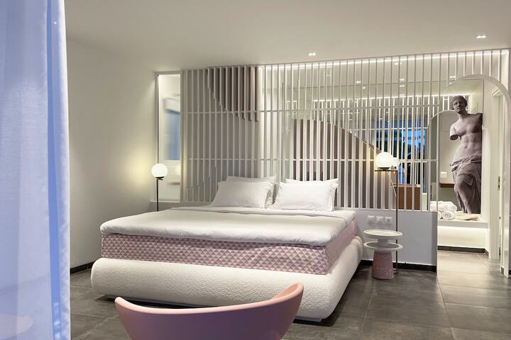 Room 42 of 95