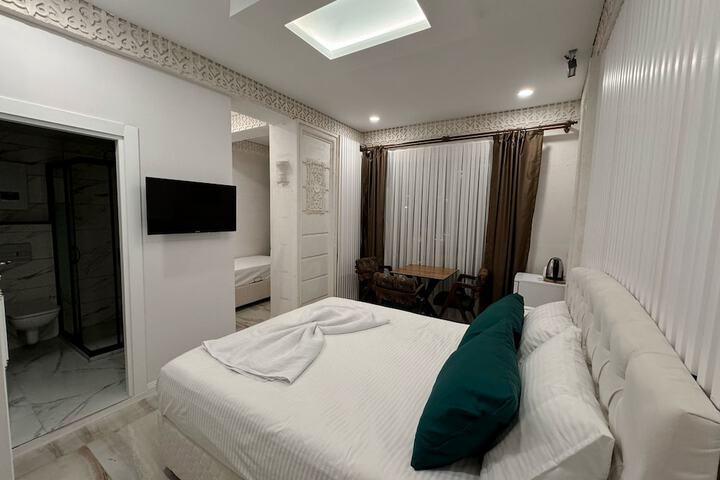 Room 3 of 9