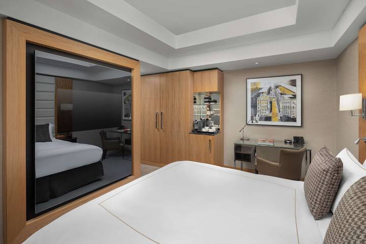 Room 27 of 112