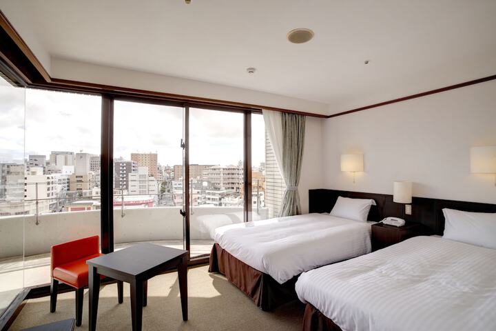 Room 3 of 43