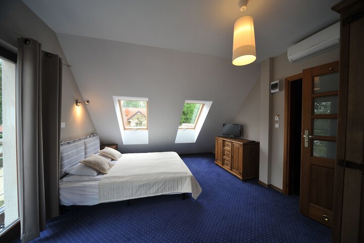 Room 7 of 28