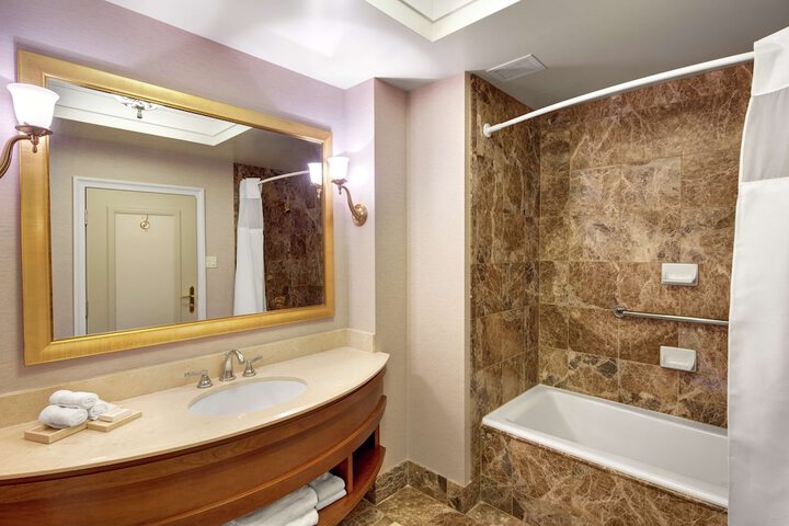 2 Queen Bed Accessible Room (4 of 29)