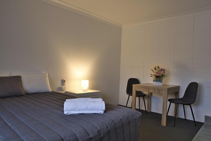 Room 9 of 33