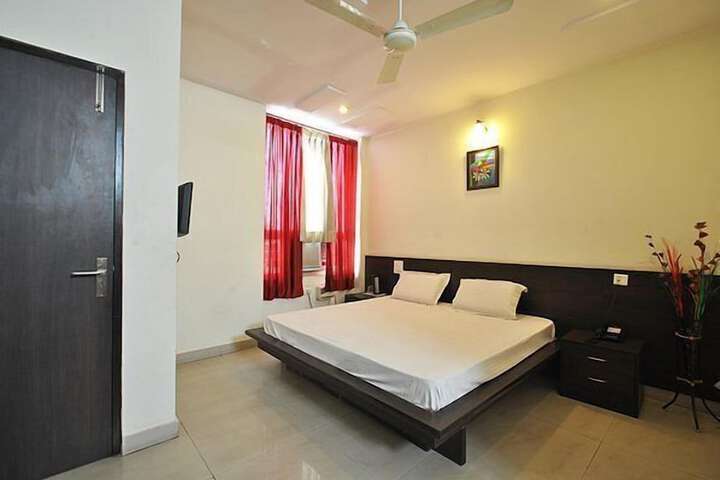 Room 12 of 36