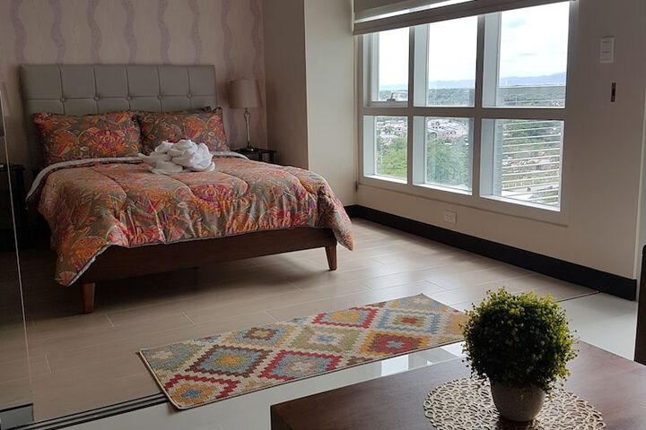 Room 5 of 76