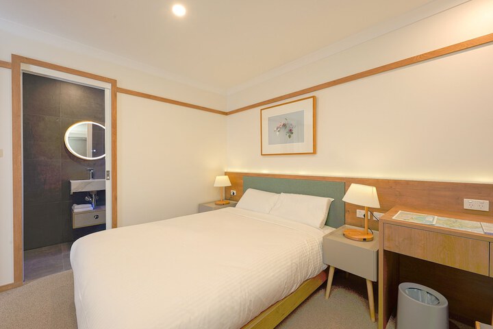 Room 9 of 111