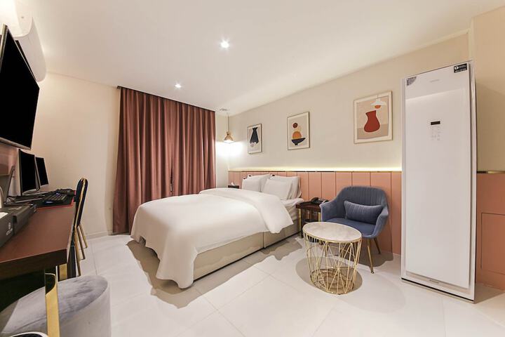 Room 6 of 29