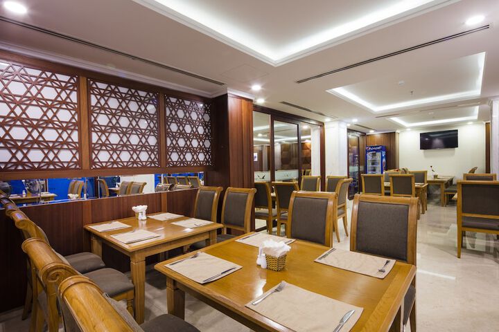 Dining 144 of 189