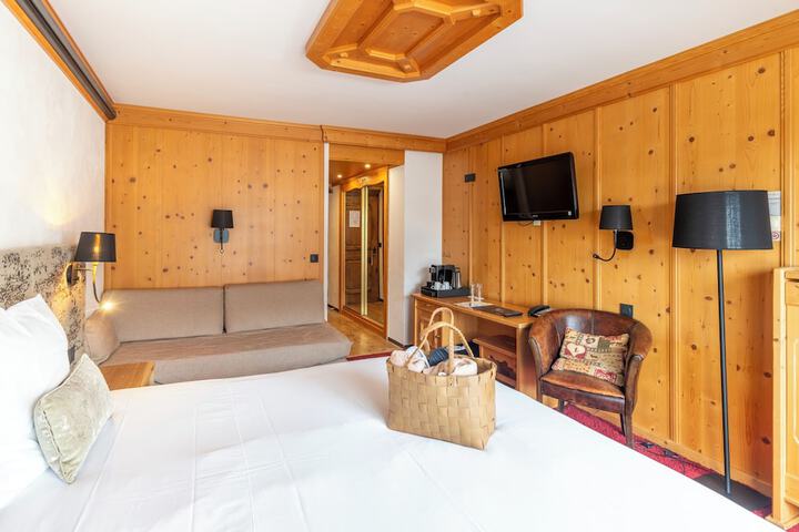 Room 33 of 89