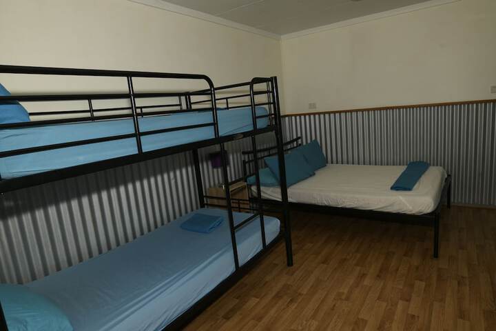 Room 13 of 39