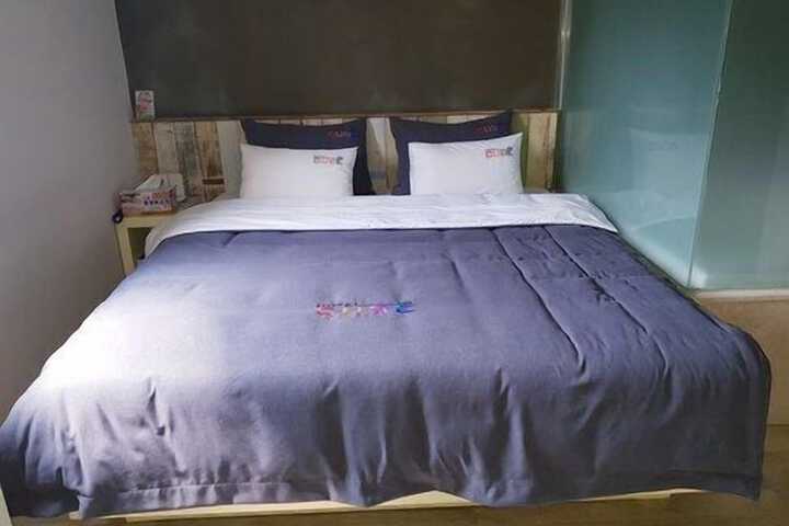 Room 17 of 33