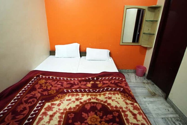 Room 3 of 7