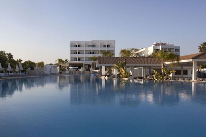 Pools & Facilities