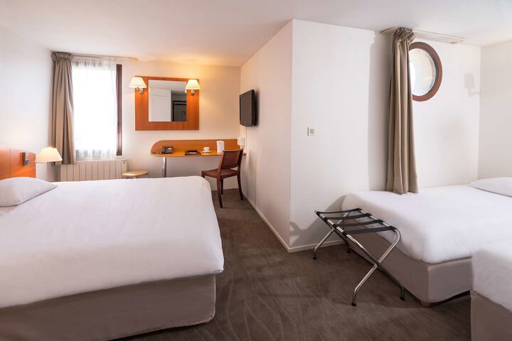 Room 5 of 24