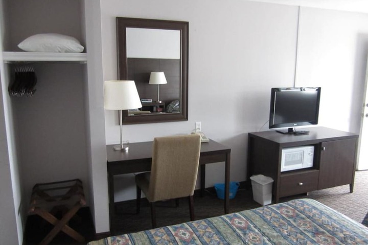Room 4 of 31