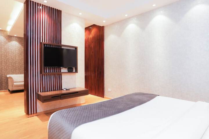 Room 16 of 80