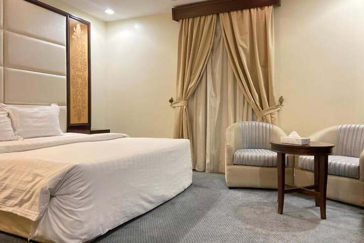 Room 13 of 80