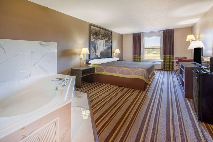 1 King Bed (2 of 12)