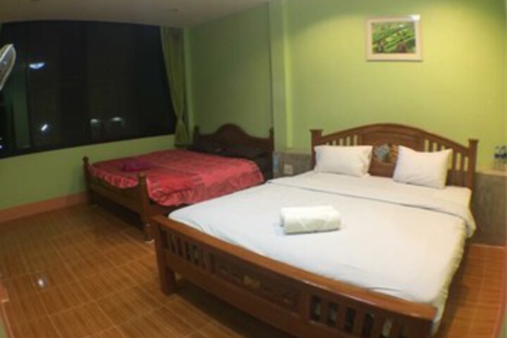 Room 14 of 18