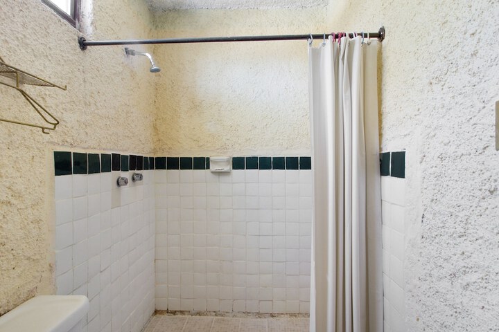 Room 15 of 27