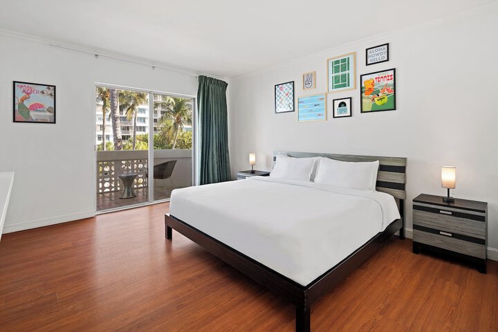 Suite 1 Bedroom Balcony Bay View King (17 of 19)