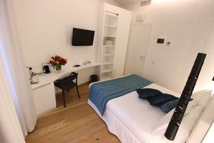 Room 26 of 238