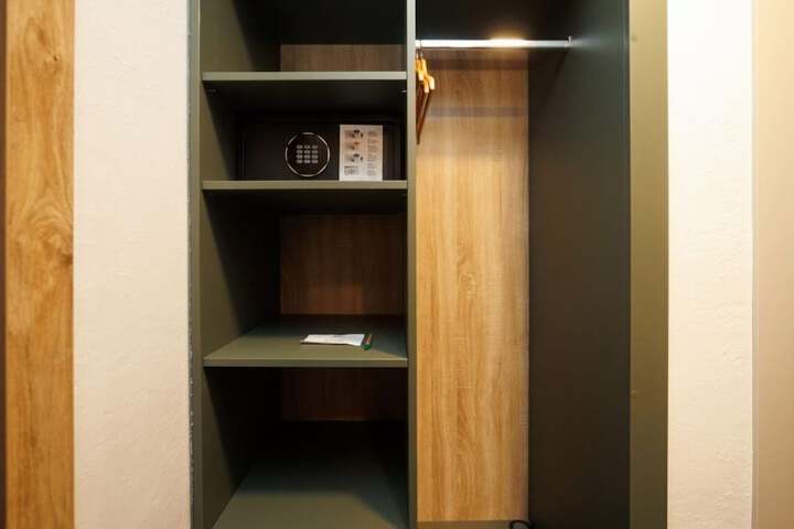 Room 26 of 77
